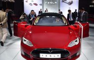 Tesla Unveils Summon with Upgraded Autopilot Driving System