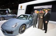 Porsche debuts new 911 range and Macan GTS at Qatar Motorshow 2016