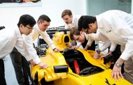 Infiniti offers UAE Engineering Students Golden Chance for Formula One Career