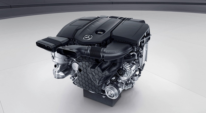 Daimler Mulls Investing in New Engine Tech