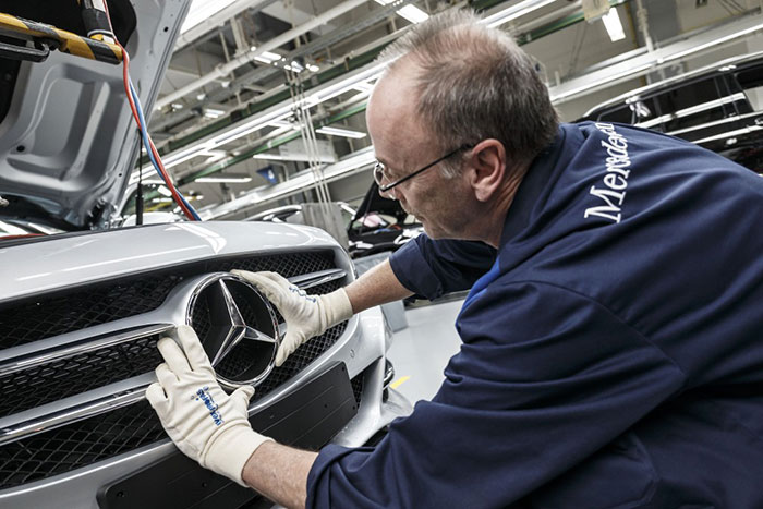 Daimler Plans to Set Up Plant in Russia