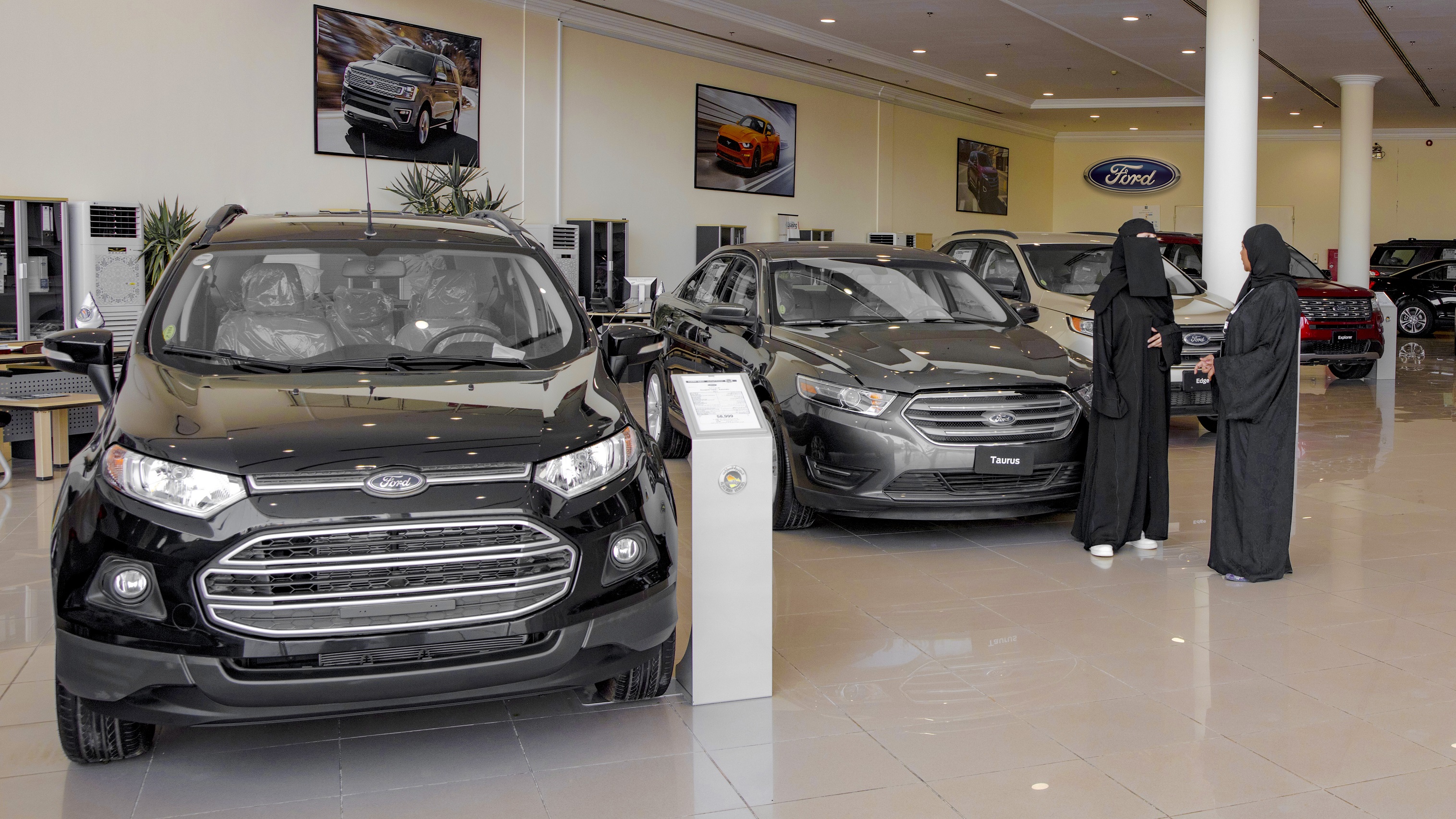 Lincoln and Ford Dealer in Saudi Upgrades Riyadh Facility to Welcome Female Customers