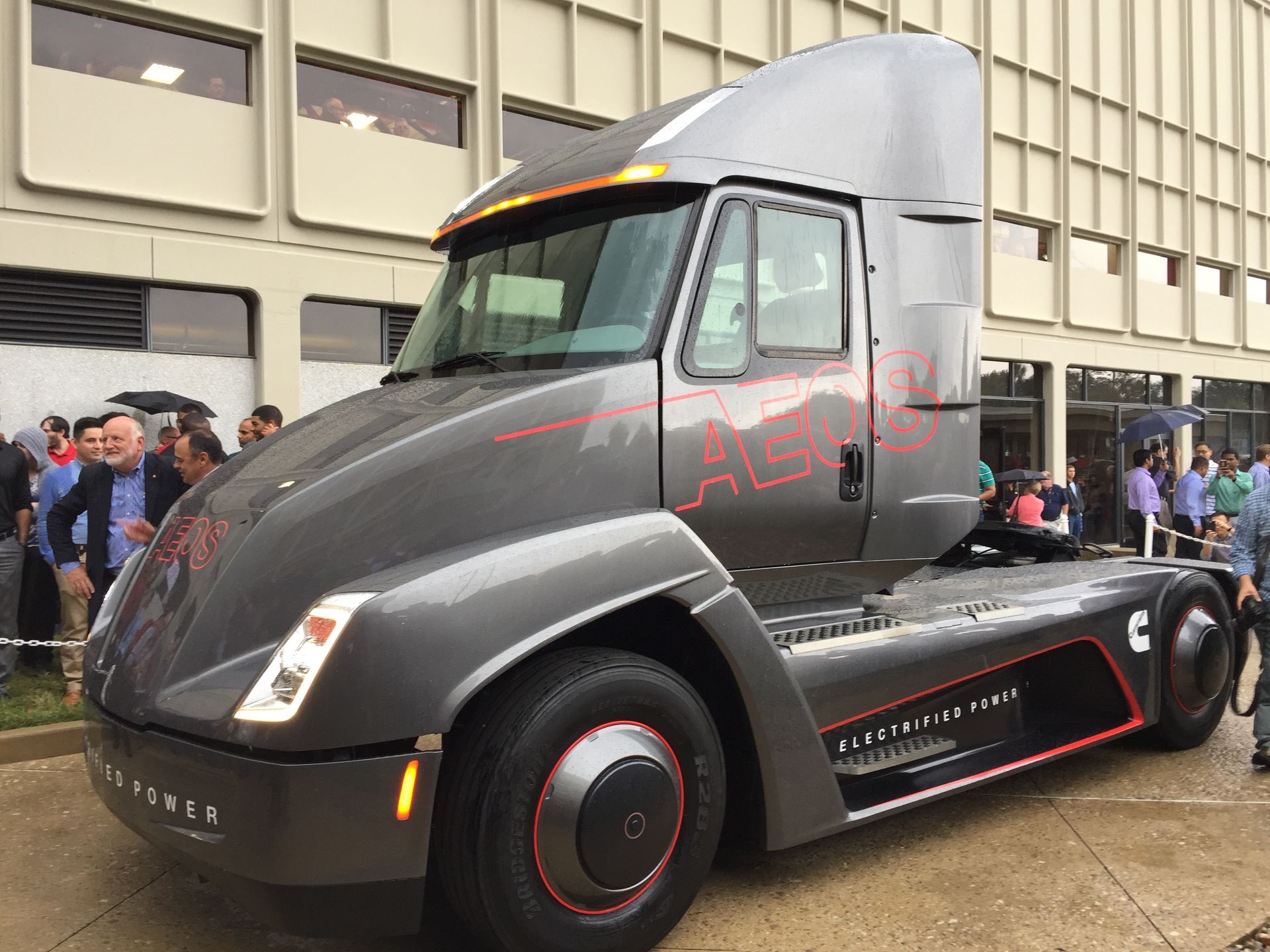 Cummins Set to Challenge Tesla in Truck Sector