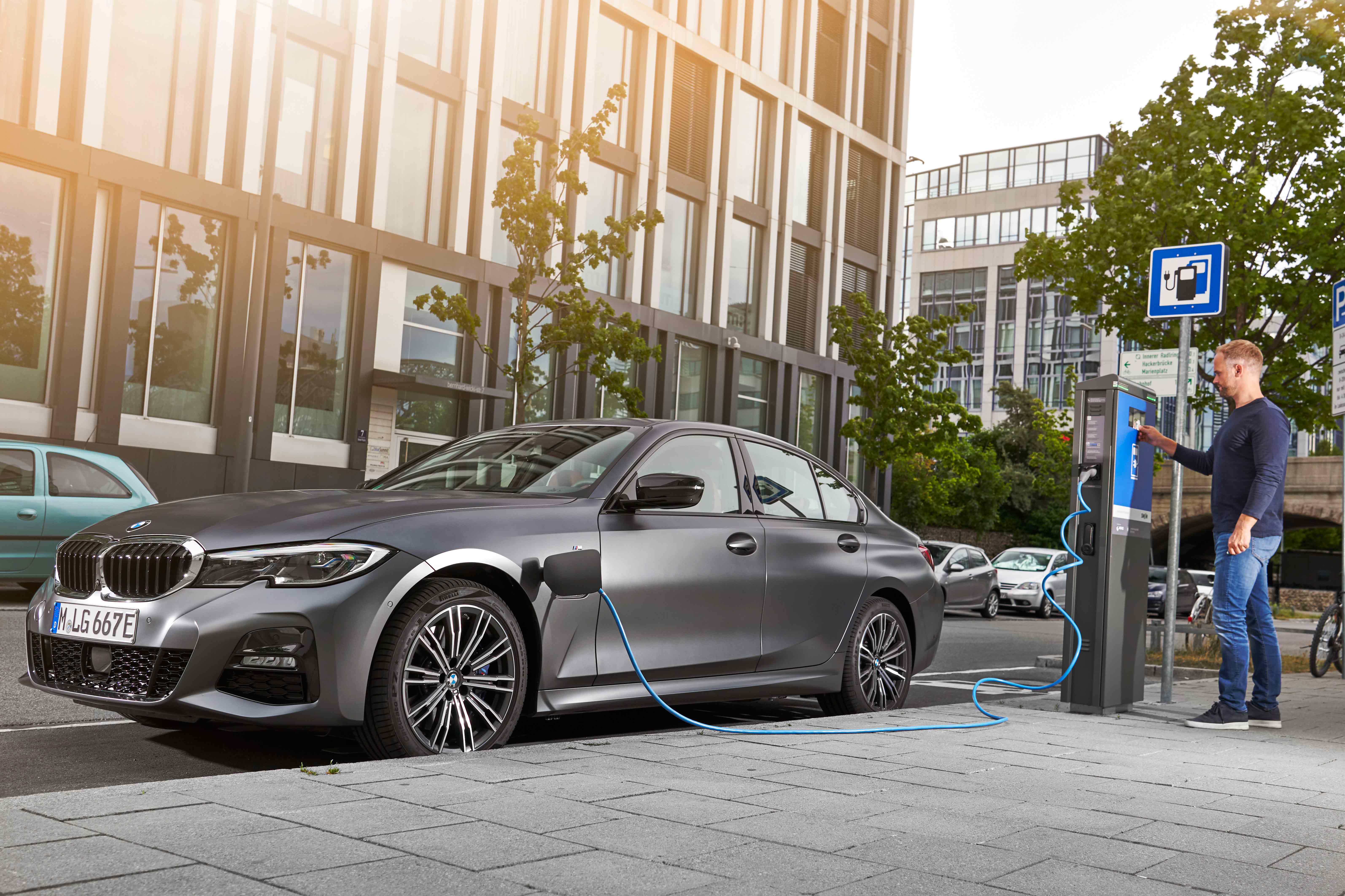 More than seven million vehicles with all-electric or plug-in hybrid drive systems by the year 2030