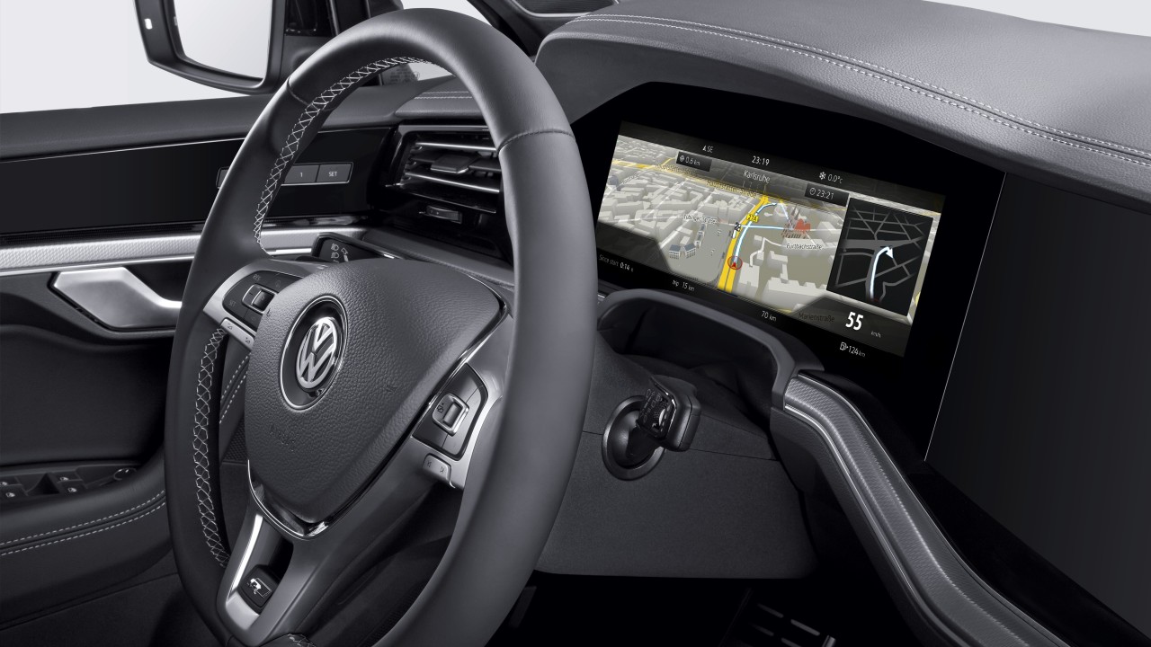 Bosch Makes First Curved Instrument Cluster for Volkswagen