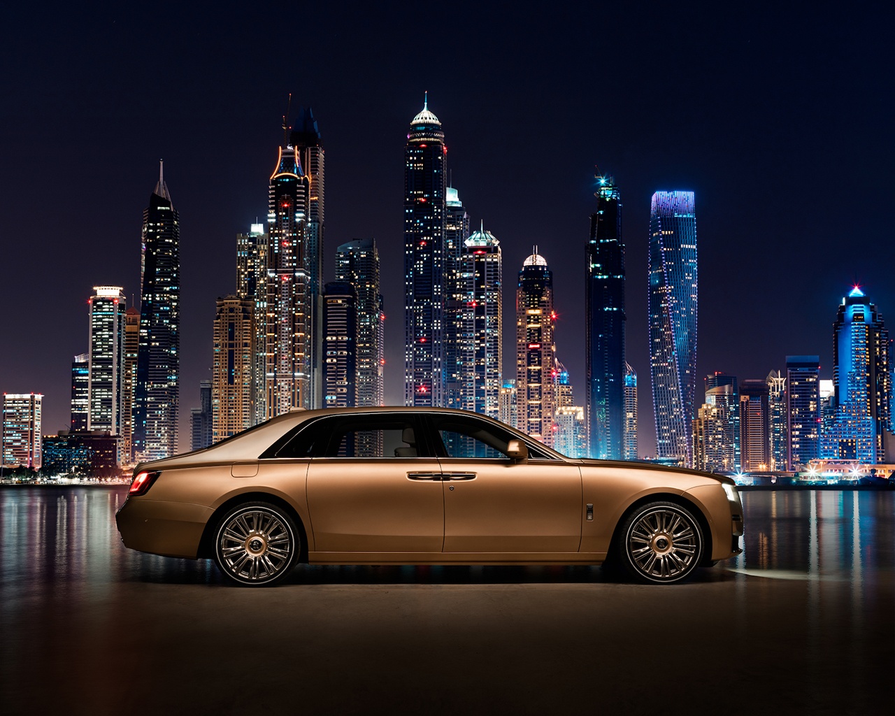 ROLLS-ROYCE GHOST EXTENDED: A WORK OF ART FROM THE PRIVATE OFFICE DUBAI
