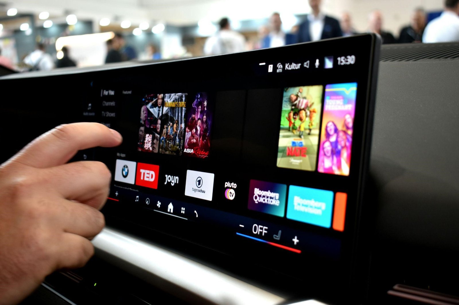 From Steering Wheels to Screens: How In-Car Technology Is Reshaping the Middle East’s Automotive Experience