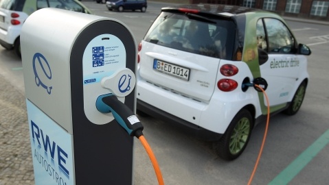 EESL investment in SWAG EV paves way for electric 2W with swappable batteries in India