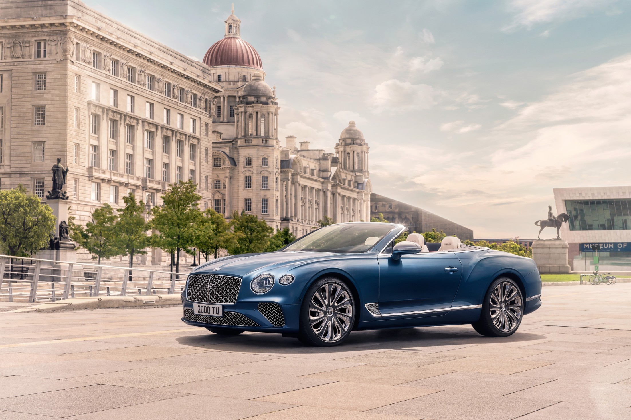 St Tropez Debut For The New Continental Gt Mulliner Convertible