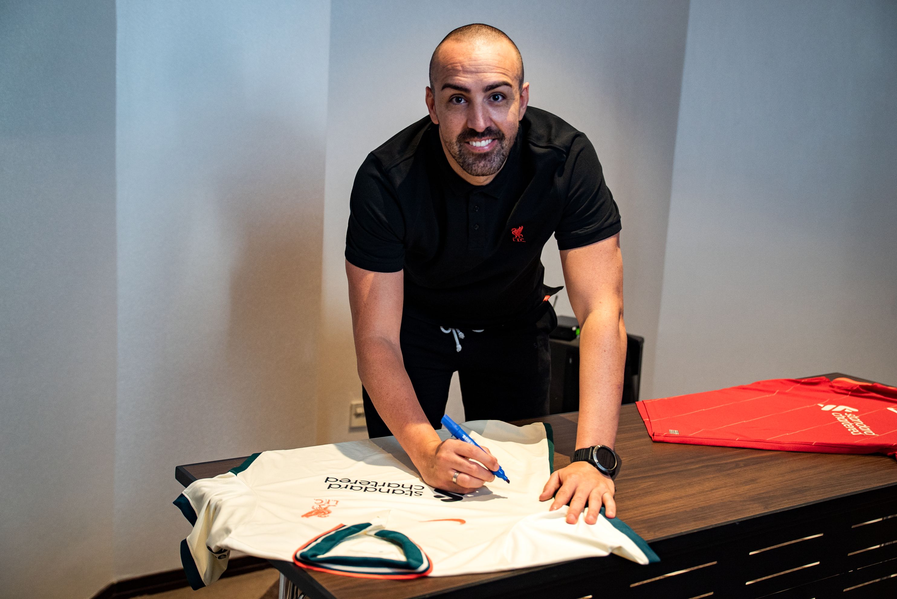 Former Liverpool F.C. player, Jose Enrique,  poses next to MG Motor’s newest star