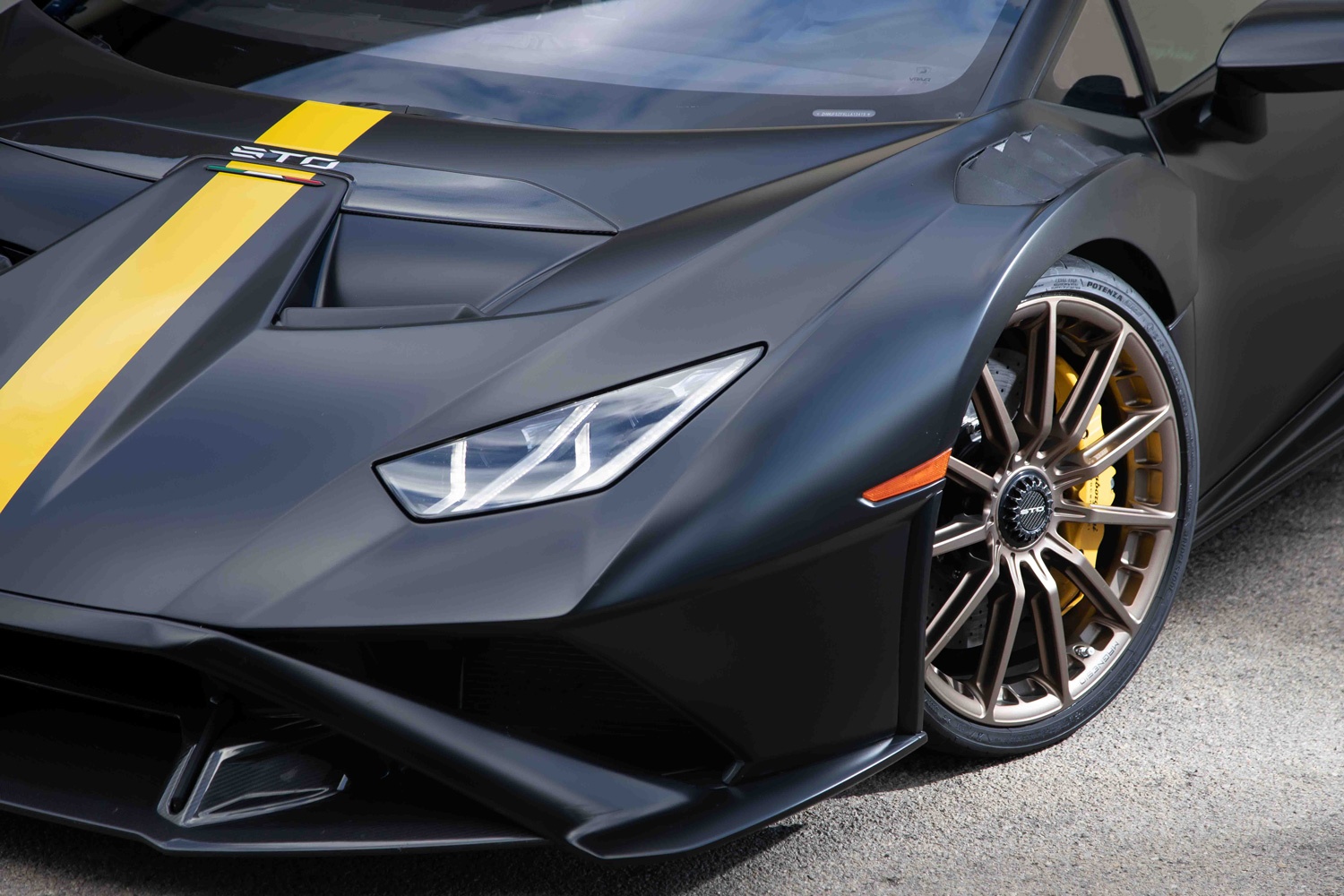 Bridgestone partners with Lamborghini to develop bespoke Potenza Race tyre for Huracán STO supercar