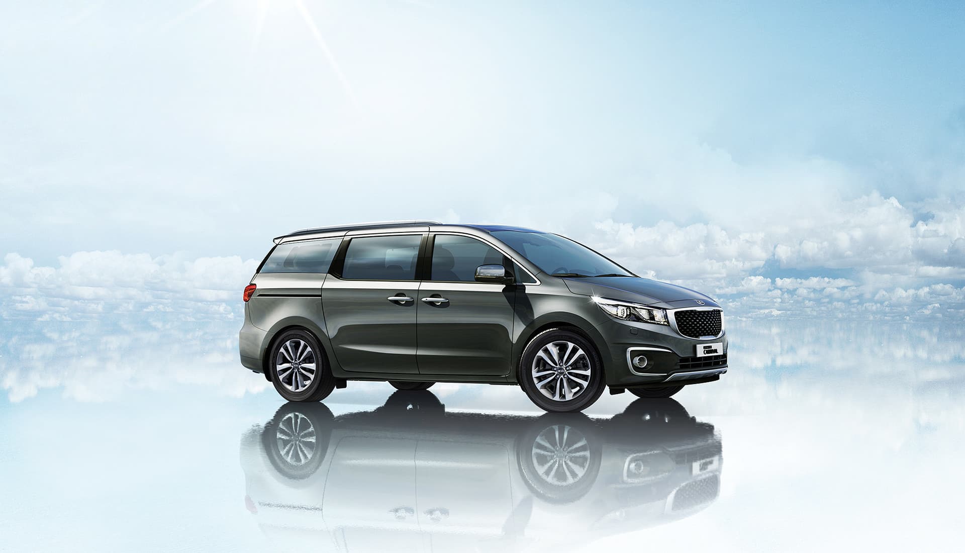 KIA offers a full house of features for an enhanced driving experience with the Kia Grand Carnival