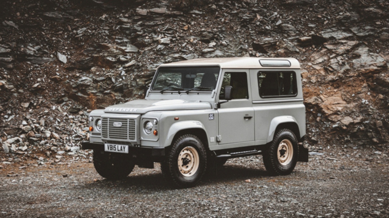 LAND ROVER CLASSIC REVEALS CLASSIC DEFENDER WORKS V8 ISLAY EDITION