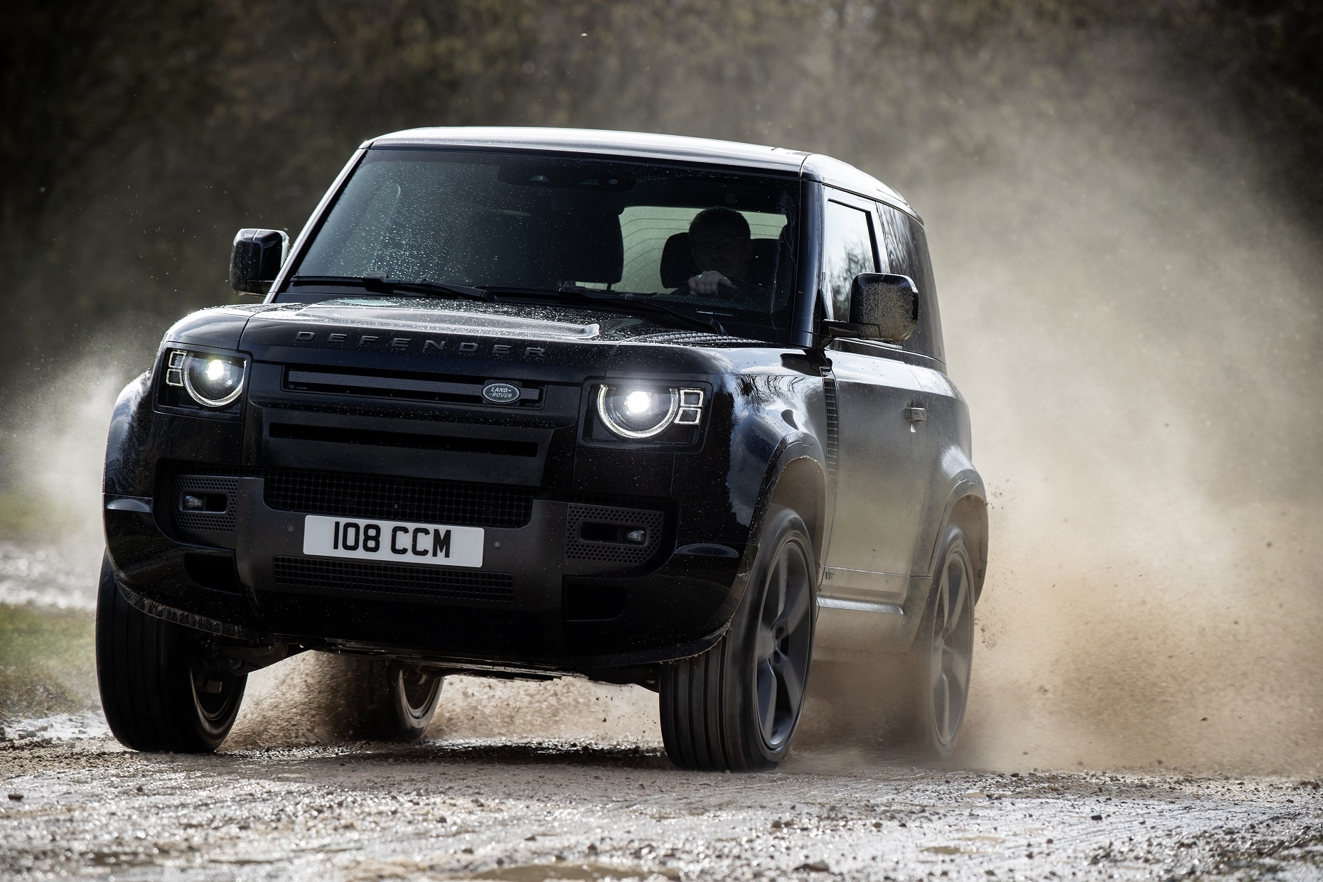 POTENT NEW DEFENDER V8 AND EXCLUSIVE SPECIAL EDITIONS JOIN THE RANGE