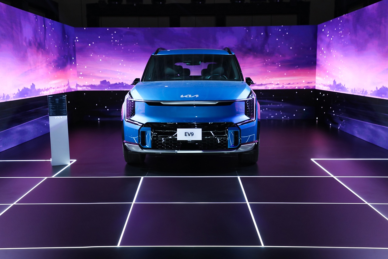 Kia unveils its all-electric EV9 SUV