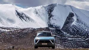 Chinese Electric Car Climbs Glacier in Tibet to Set World Record