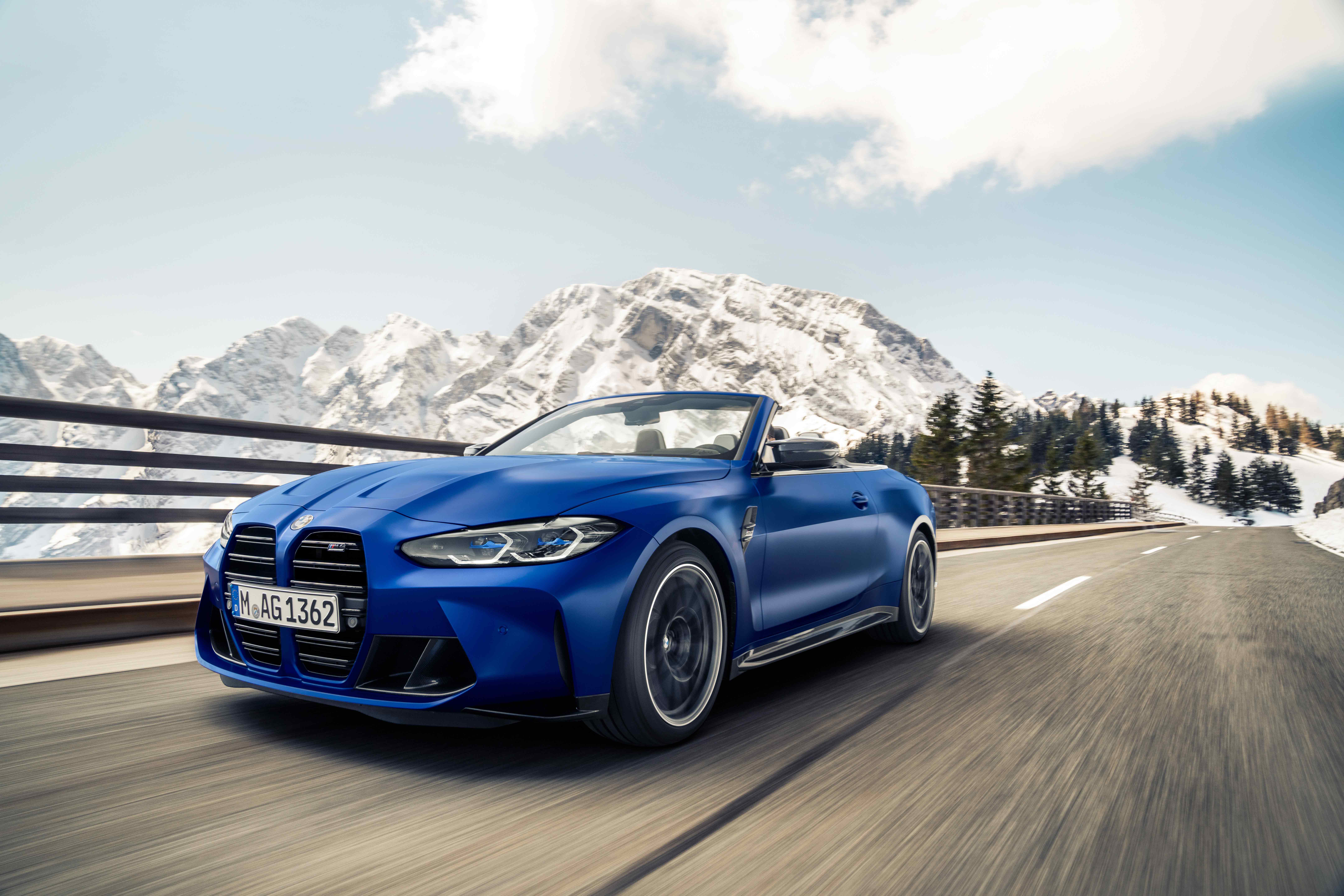 The new BMW M4 Competition Convertible with M xDrive.