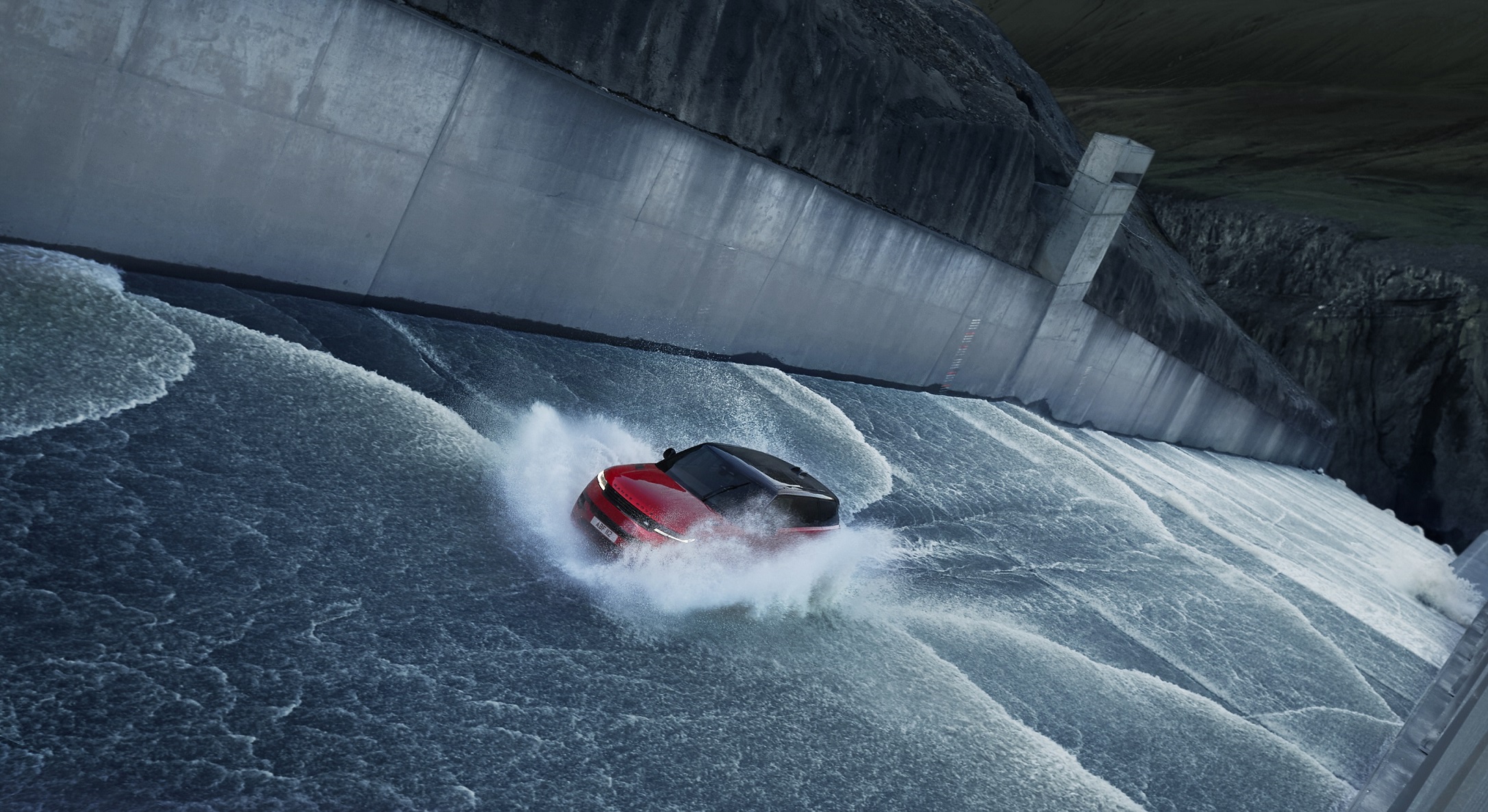 New Range Rover Sport Revealed With Epic Spillway Climb