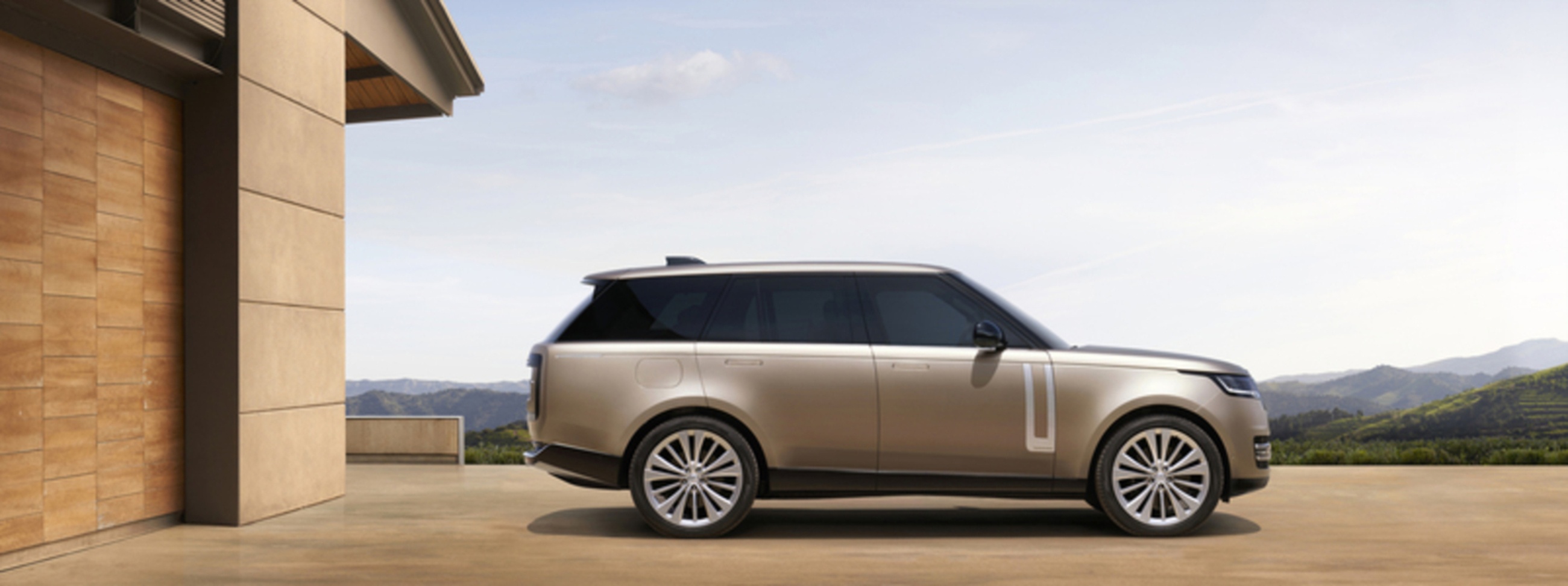 New range rover earns coveted production car of the year design award