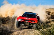 LOEB STRIKES FIRST IN GRAND FINALE TO WORLD TITLE RACE