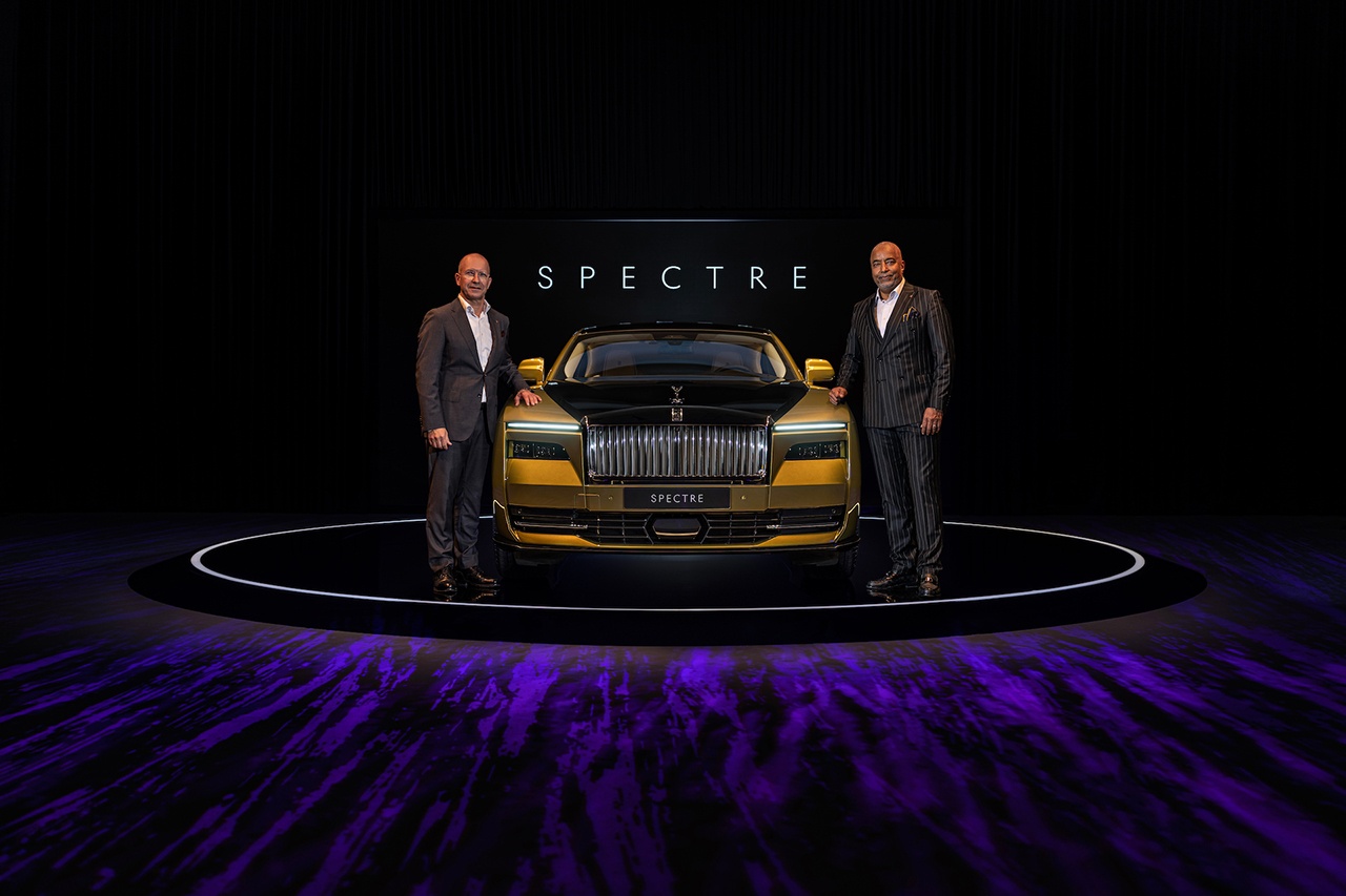 ROLLS-ROYCE SPECTRE UNVEILED IN DUBAI: A ROLLS-ROYCE FIRST AND AN ELECTRIC CAR SECOND