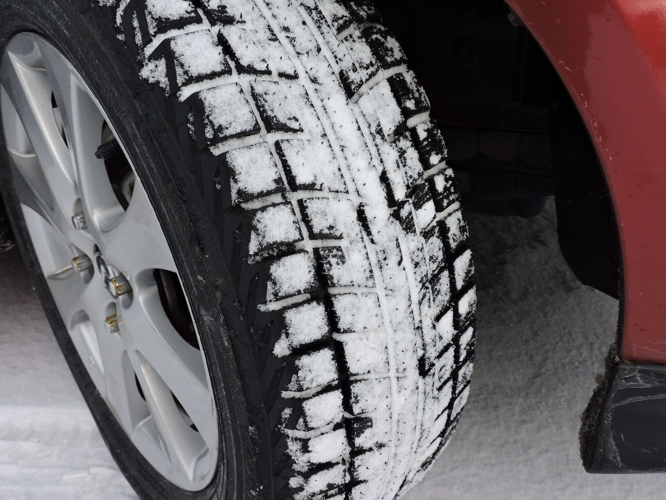 Yokohama Rubber Develops New Technology that can Improve Performance of Tires on Ice