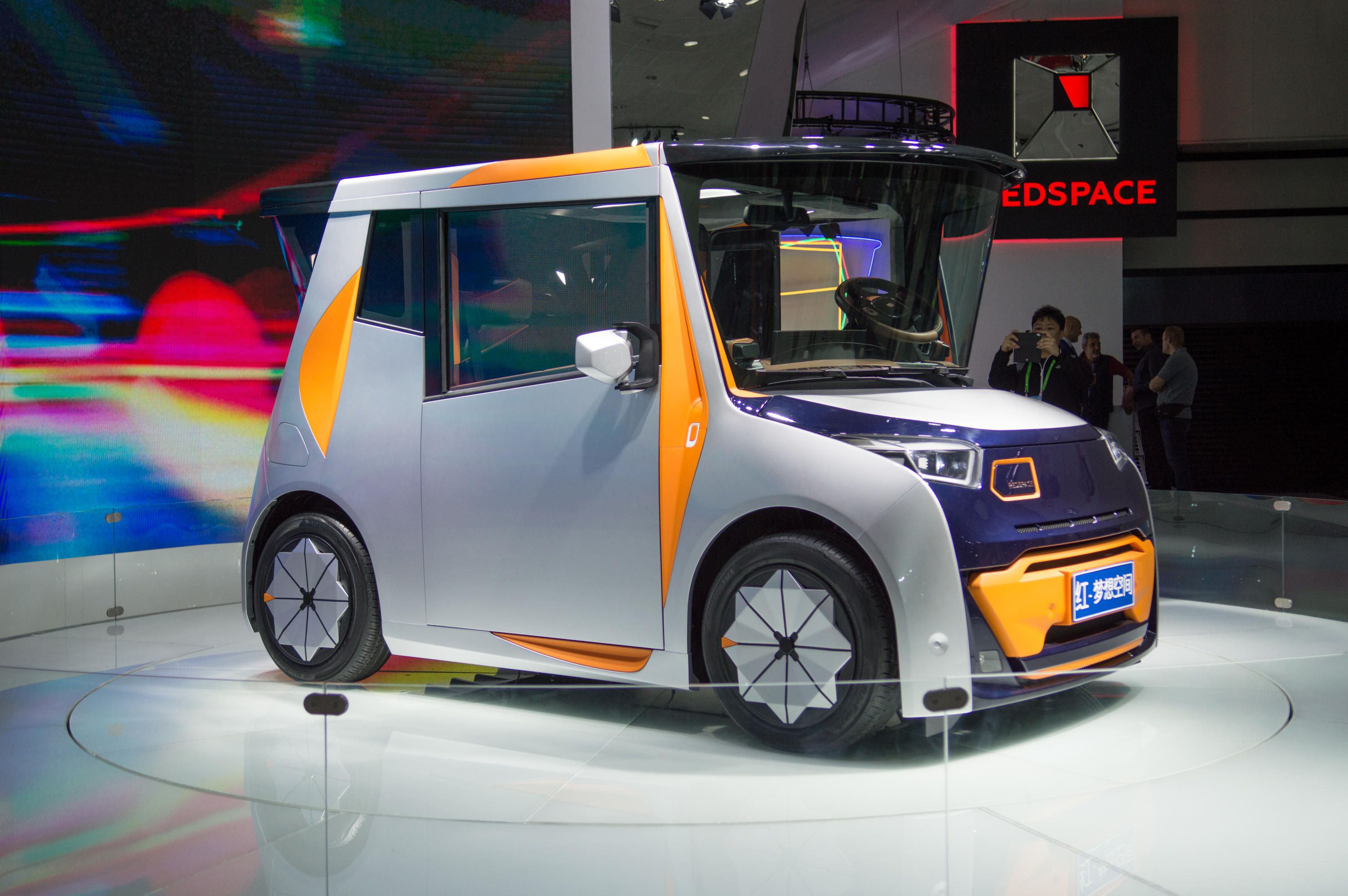 Ex-BMW Designer Designs EV Primarily as Living Space