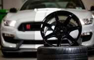Ford Shelby GT350R Mustang Gets Award for Carbon Fiber Wheels
