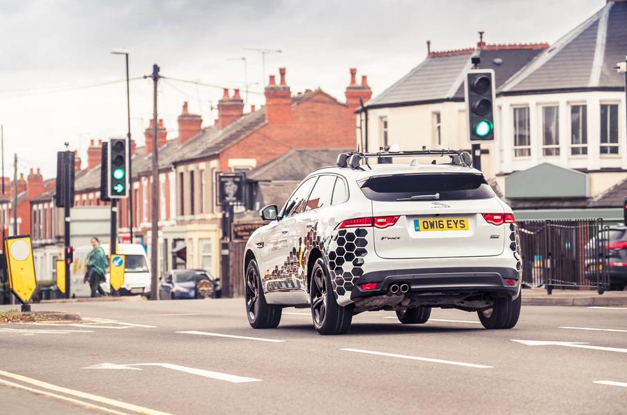 Jaguar Land Rover Working on Technology to Help Motorists Avoid Red Lights