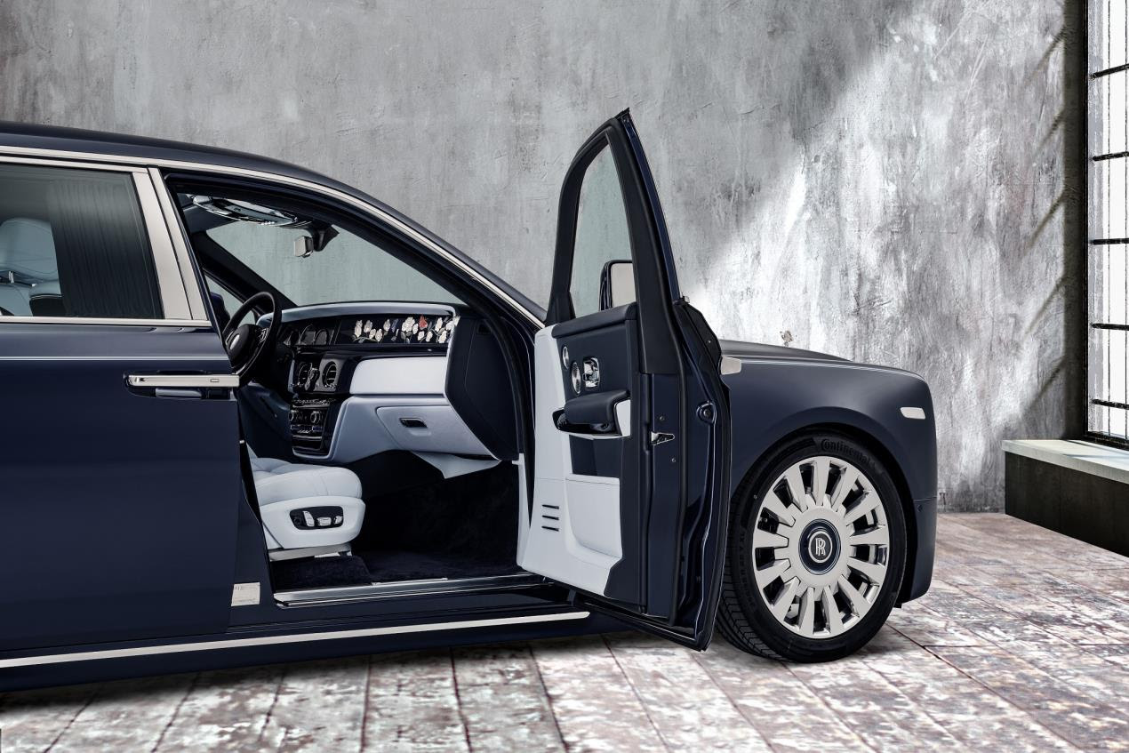 Bespoke Rolls-Royce for Customer with Penchant for Flowers Becomes Amazing Piece of Art